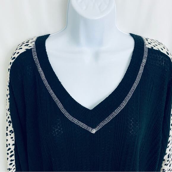 Hailey & Co Long Sleeve Top Size Large - Picture 2 of 10